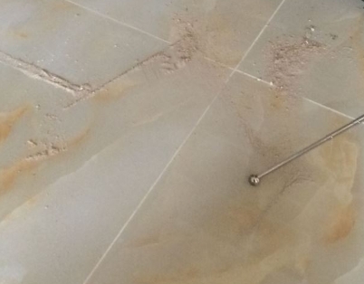 龙南瓷砖空鼓维修公司分享粘合剂选择不当在瓷砖铺贴过程中可能导致以下问题